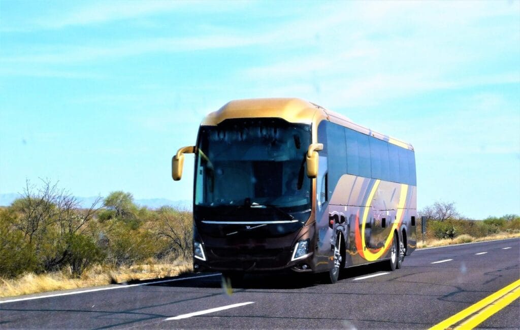 travel-tour-bus-see-the-world-